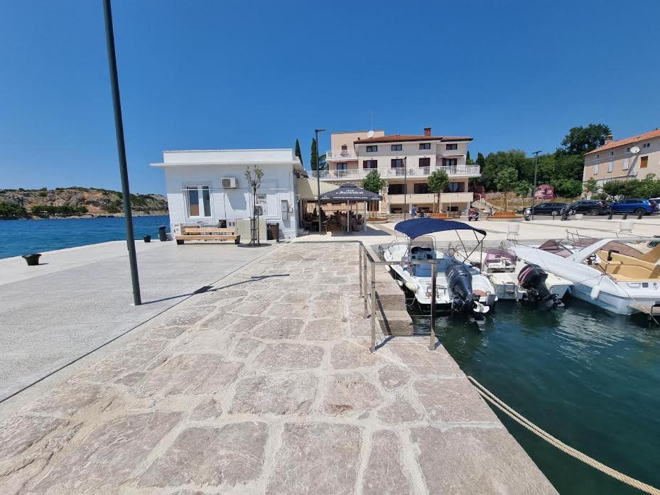 Riva * Omišalj