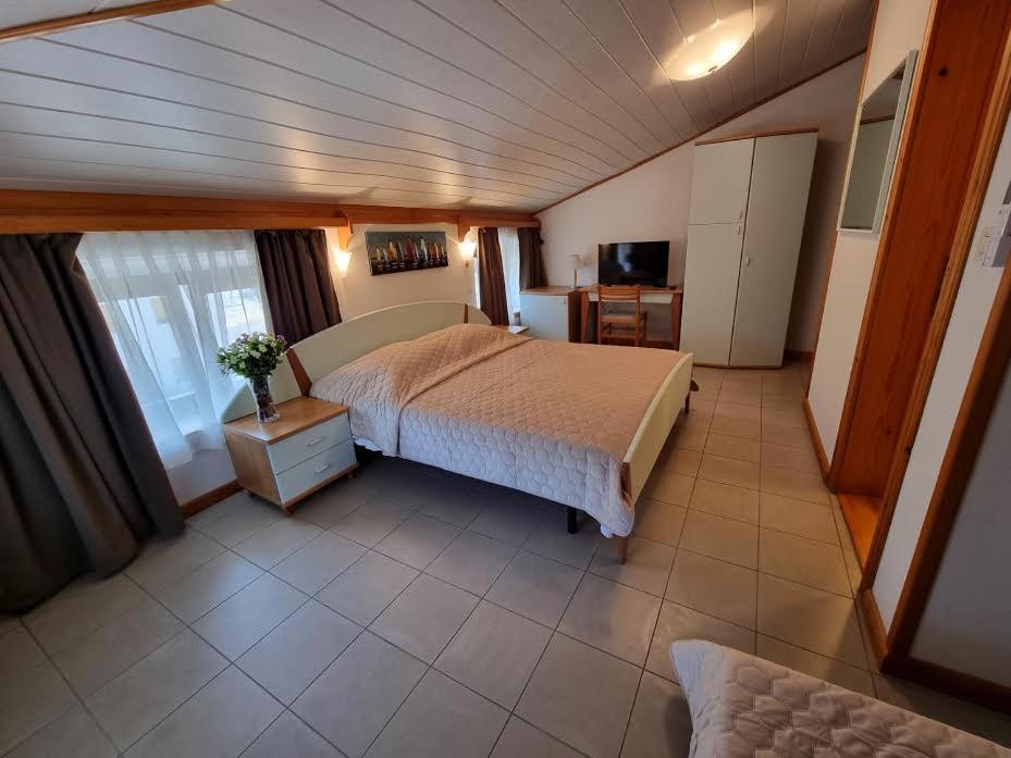 Riva * Omišalj